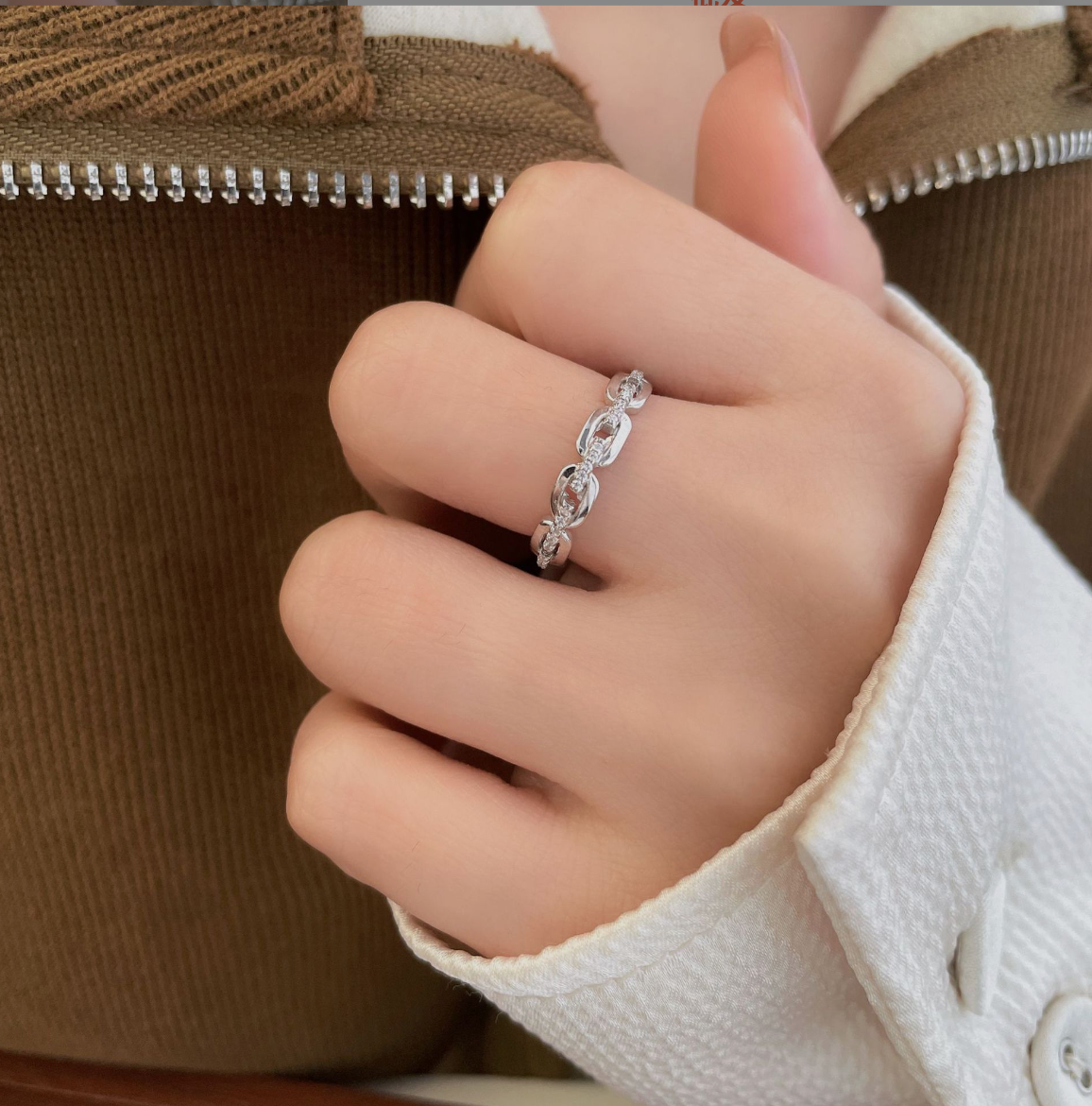 Elegant silver accessory –