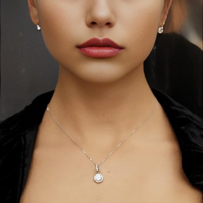 Elegant silver accessory – 