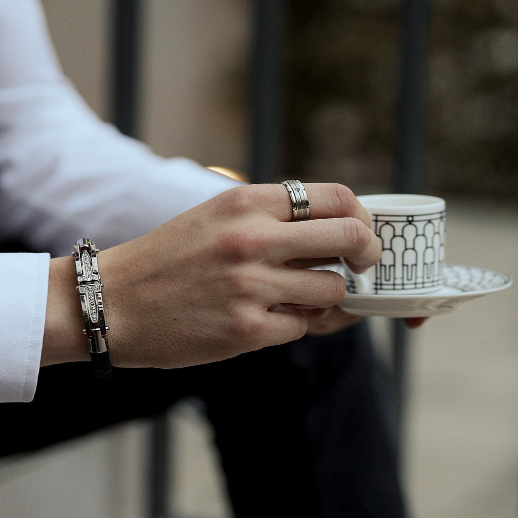 Elegant silver accessory – 