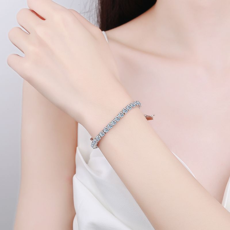 Icy Grace Tennisarmband aus Sterlingsilber mit Moissanit