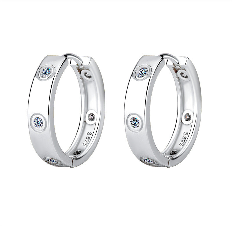 Elegante Moissanit-Creolen aus 925er Silber mit feinem Glanz und Gravur.