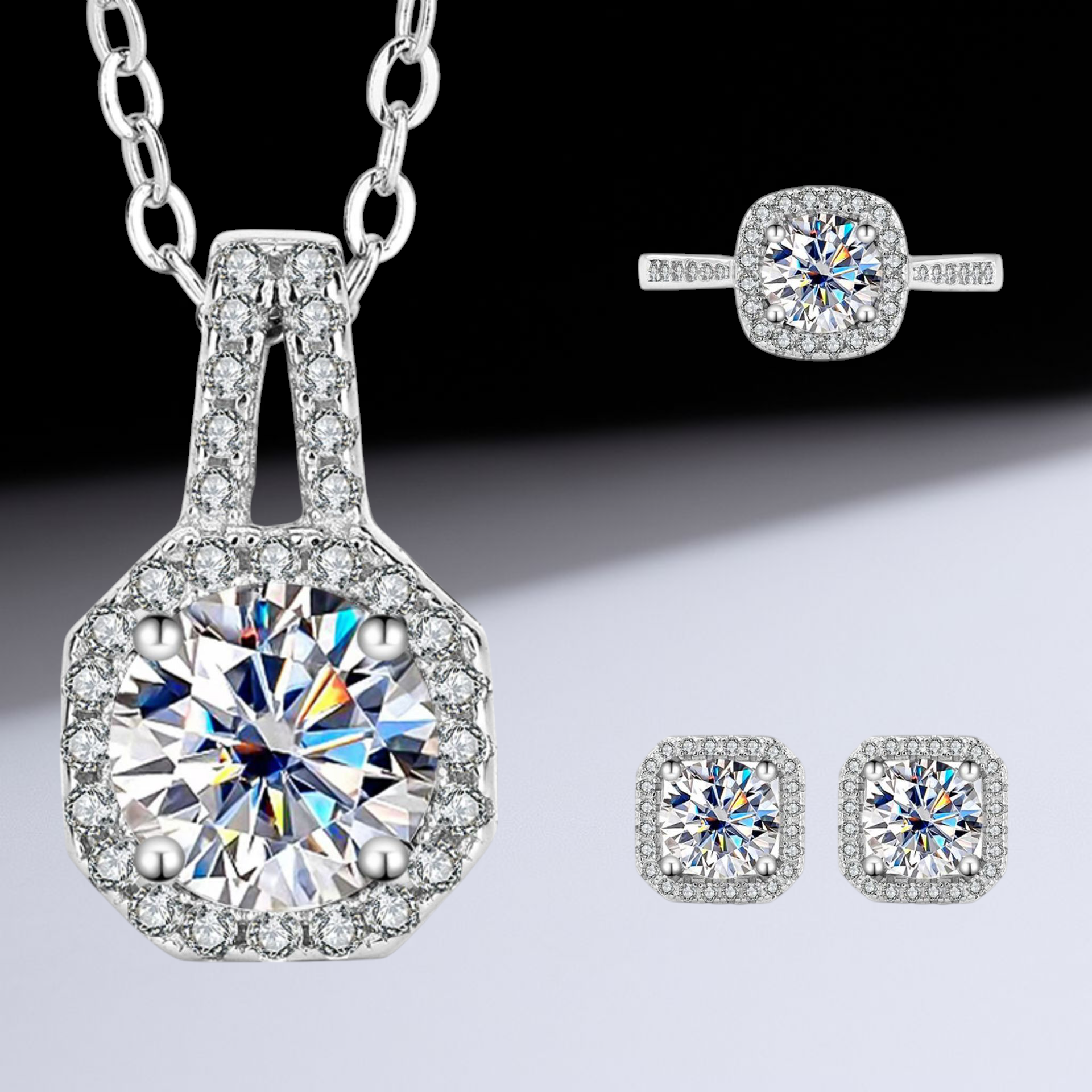 Entdecke das Moissanit Schmuck Set „Square Radiance“ aus 925er Silber. Verstellbarer Ring, Ohrstecker & Anhänger mit GRA-Zertifikat – wahlweise 1 oder 2 Karat.